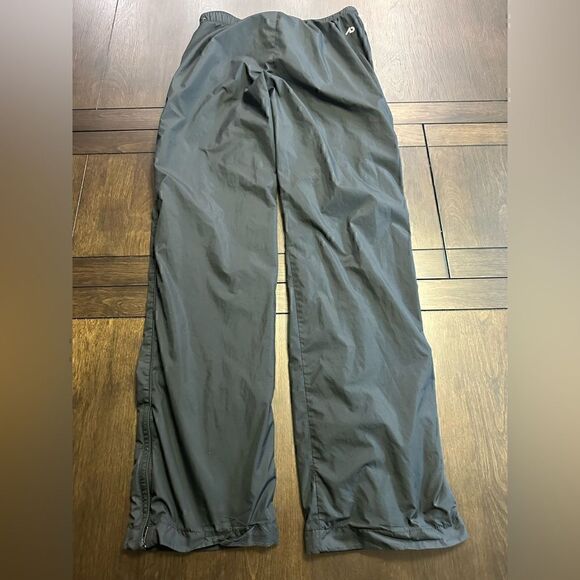 Nike Gray Sweatpants and Joggers for Comfort and Style - Picture 3 of 4